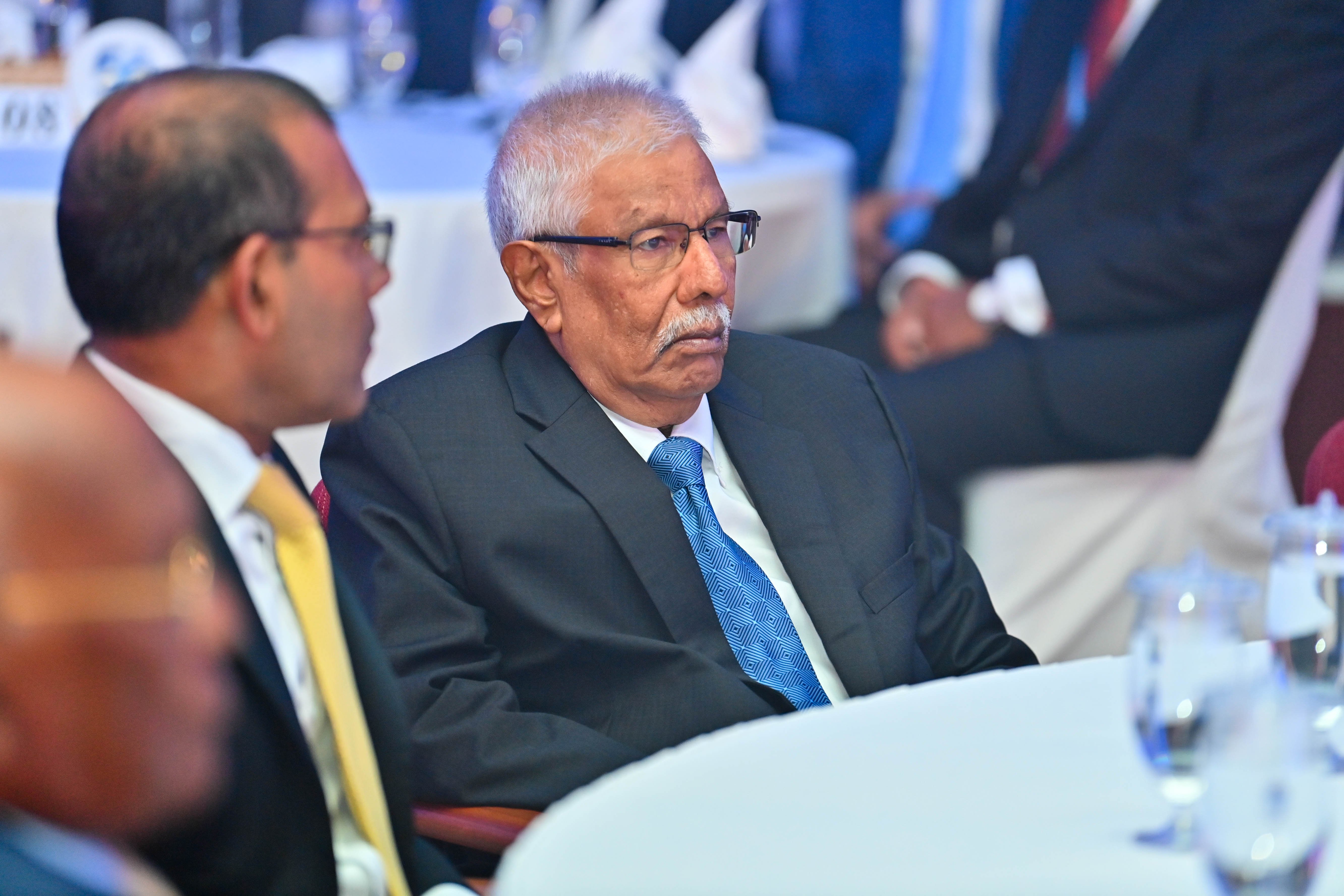 ފަތުރުވެރިކަމުގެ ރަން ދުވަސްވަރު އޮތީ ކުރިއަށް: އުމަރު މަނިކު