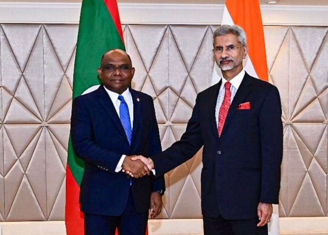 ޝާހިދު, އިންޑިއާގެ ފޮރިން މިނިސްޓަރާ ބައްދަލުކުރައްވައިފި