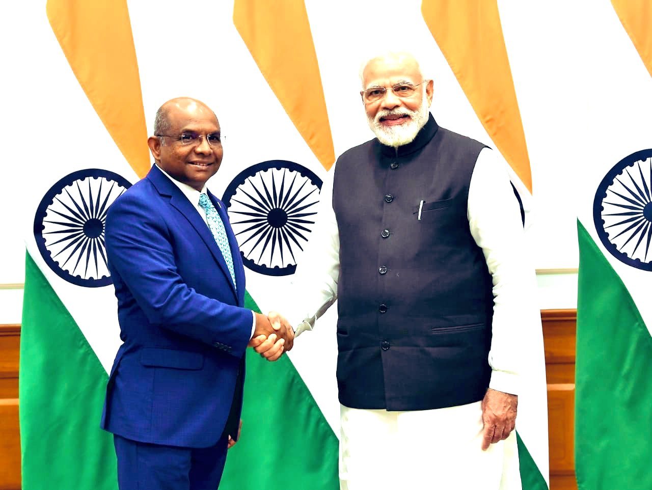 ޝާހިދުގެ ދަތުރުފުޅު: ތަރައްގީގެ މަޝްރޫއުތަކެއްގަ ސޮއިކުރާނެ