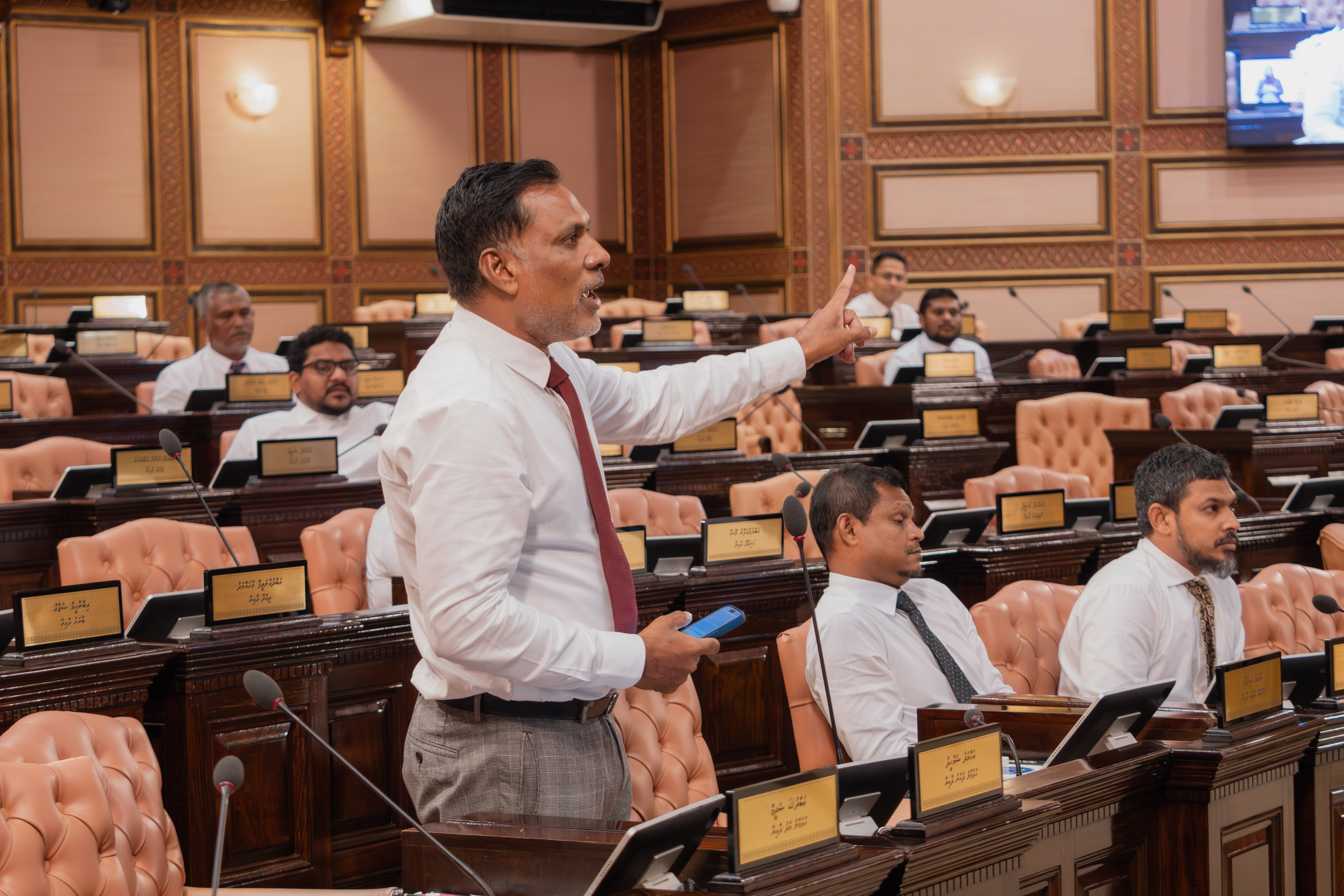 މުޒާހަރާގެ ހައްޔަރީން ދޫކޮށްލުމަށް މަޖިލީހުގައި ގޮވާލައިފި