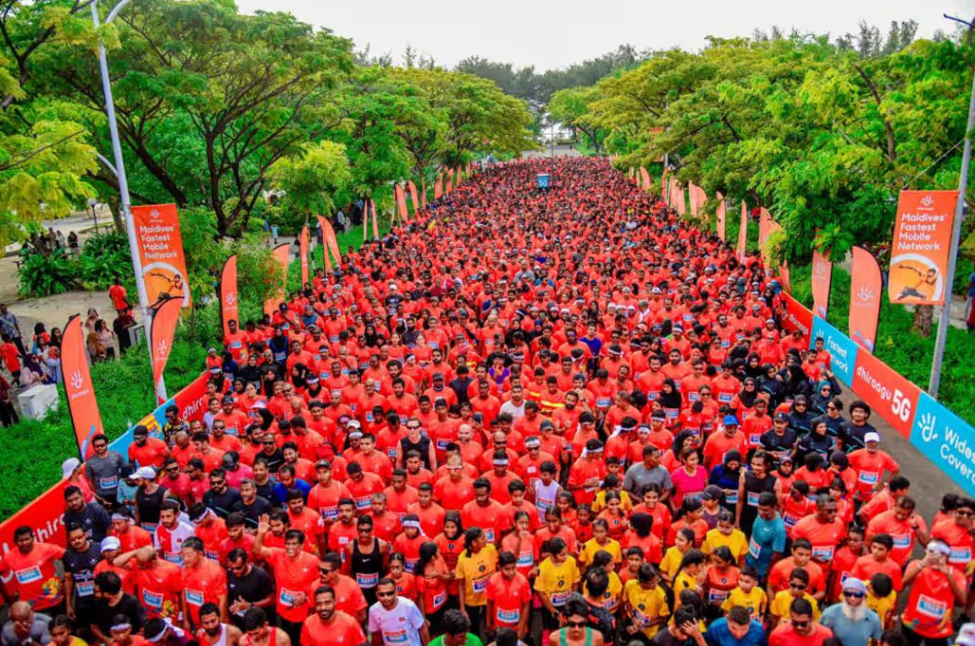 ދިރާގު ރޯޑްރޭސް 4،000 އަށްވުރެ ގިނަ ދުވުންތެރިންނާ އެކު މާދަމާ