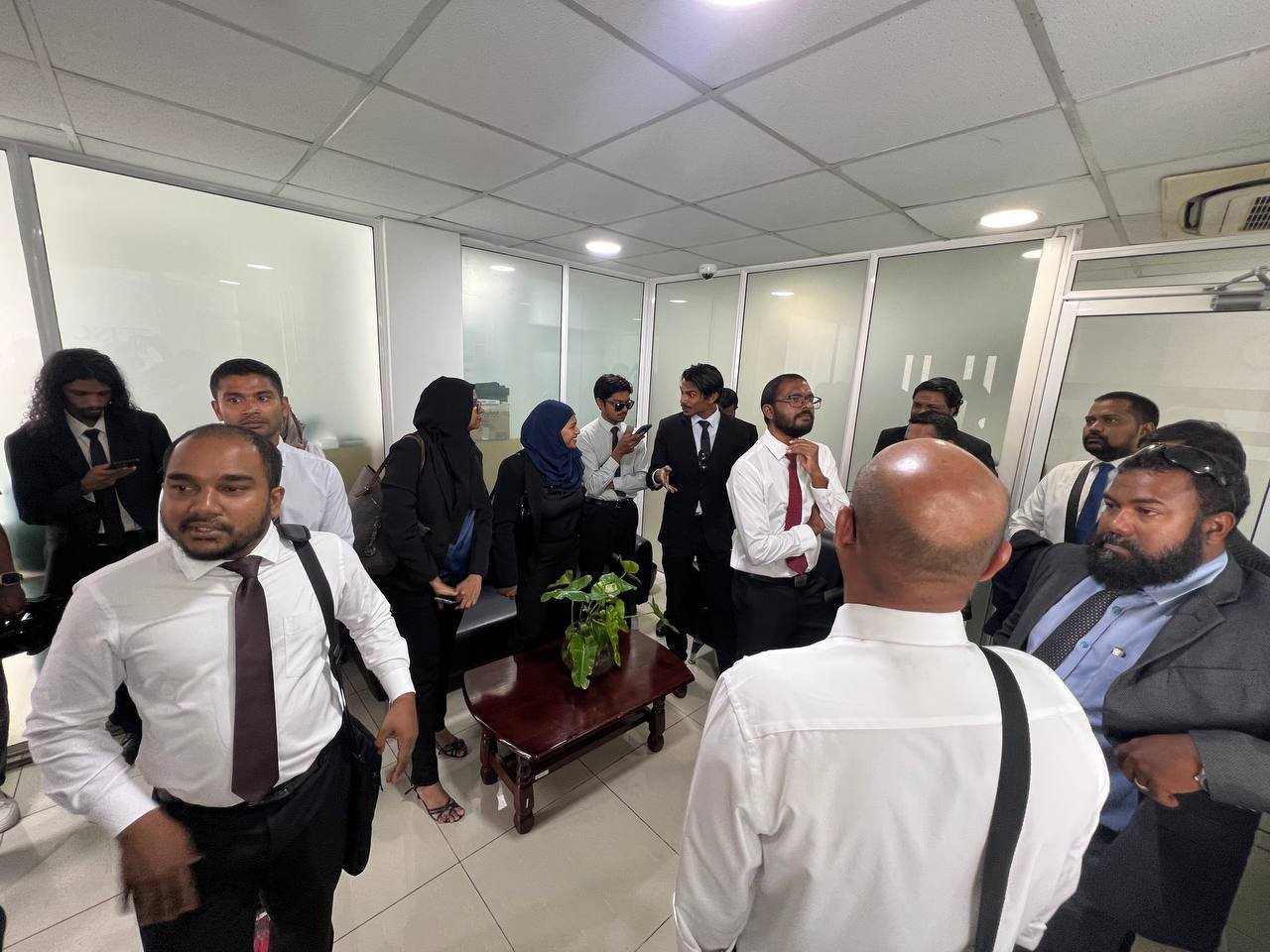 ފަނޑިޔާރުން ސަސްޕެންޑުކުރަން ވަކީލުންގެ މެންބަރު ވޯޓު ލީތޯ ބަލަނީ