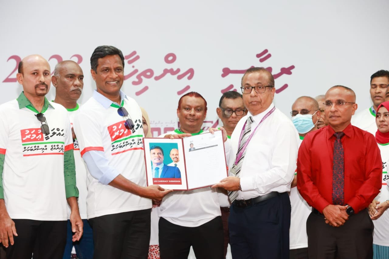 އުމަރުގެ ކެންޑިޑެސީ ފޯމު ހުށަހަޅައިފި