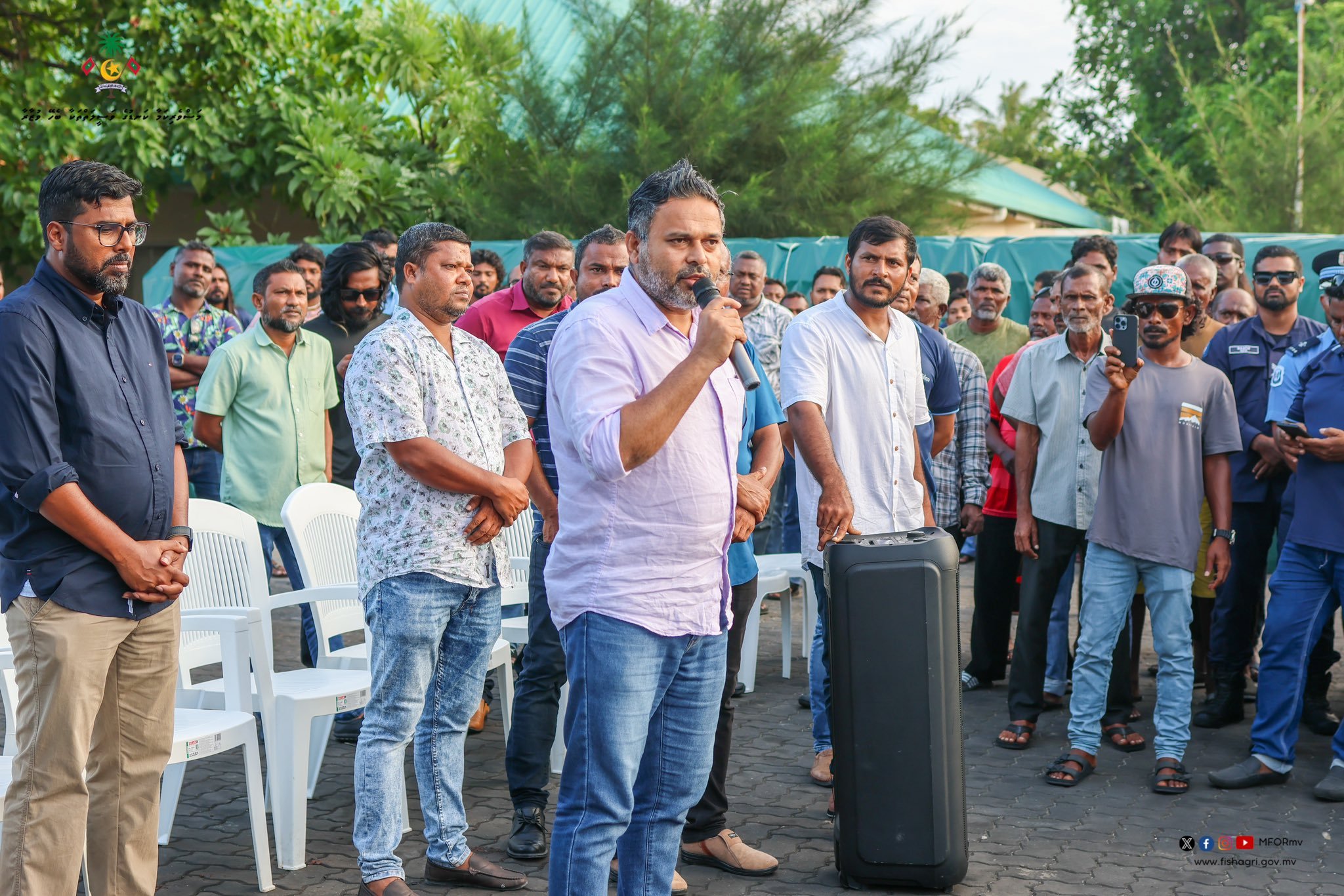 މިނިސްޓަރު އެދެނީ މުޒާހަރާނުކޮށް މަހަށް ދާން!